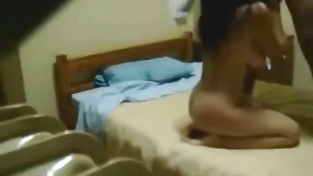 किशोरों की जोड़ी बिल्ली खाने के बीपी फिल्म देसी बाद तक की लड़ाई