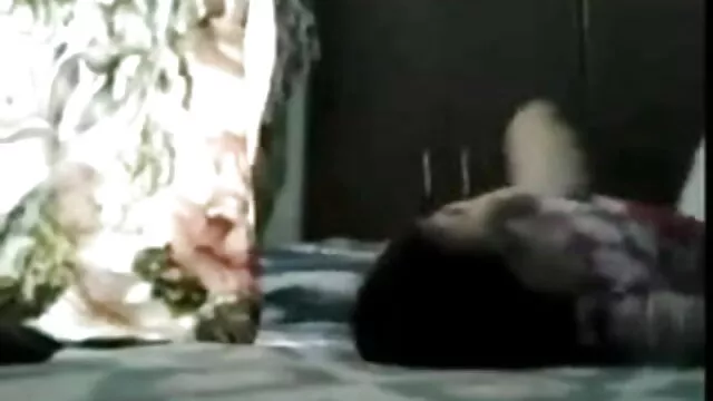 खूबसूरत सुनहरे बालों वाली एक्स एक्स बीपी ब्लू फिल्म उसे मुंडा बिल्ली के साथ मोटी डिल्डो