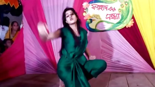 एक मुर्गा एक्स बीपी फिल्म पर चूसने के लिए पर्याप्त नहीं है उसे गधा