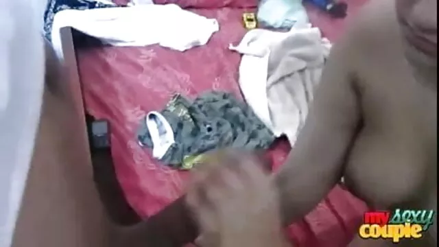त्रिगुट पार्टी के साथ सींग का बना हुआ सुनहरे बालों वाली वह बीपी सेक्सी वीडियो ब्लू फिल्म पुरुष लड़की सोफे पर