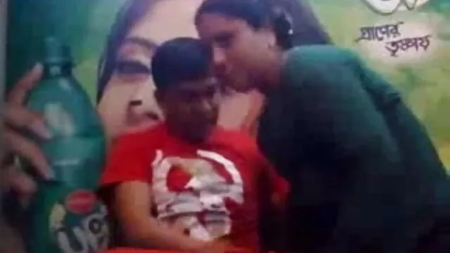 HUNT4K. सुंदर Liliane presta servicios एक संयुक्त सेक्सी ओपन बीपी फिल्म राष्ट्र extraño y le बुतपरस्त por ello