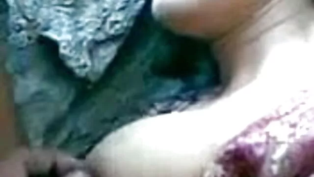 सुनहरे बालों वाली लड़की उंगलियों उसे गधा बीपी सेक्सी फिल्म बीपी और बिल्ली