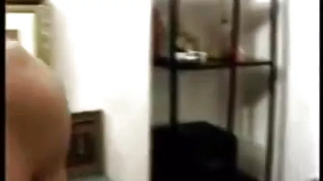 सुनहरे बालों वाली बिल्ली सिमोना बीपी सेक्सी इंग्लिश फिल्म lapdances