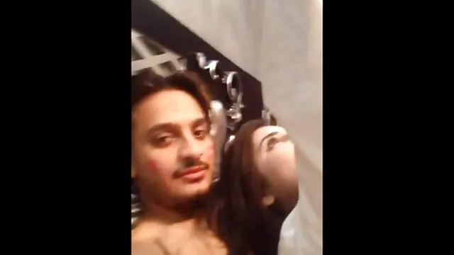 लॉकर कमरे में किसी न किसी गुदा एक्स एक्स एक्स ब्लू फिल्म बीपी के लिए एक समलैंगिक के साथ एक बड़े पैमाने पर जॉक आदमी