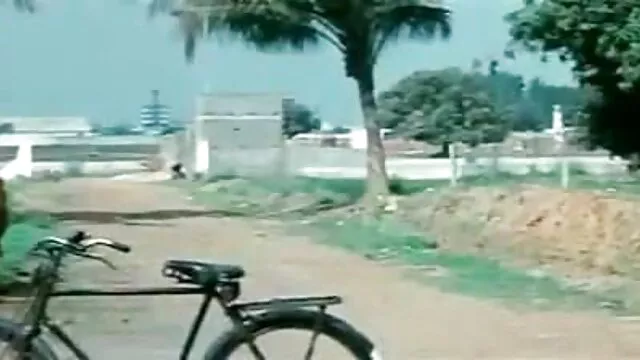 एमेच्योर बिग गधा बीबीडब्ल्यू सवारी और शुक्राणु का एक घूंट बीपी फिल्म देसी लेता है