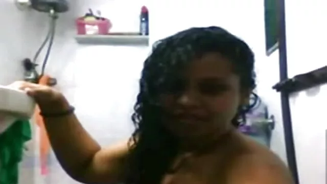 Camsoda बड़े स्तन वाली लैटिना बीपी सेक्सी फिल्म बीपी कैम पर masturbates