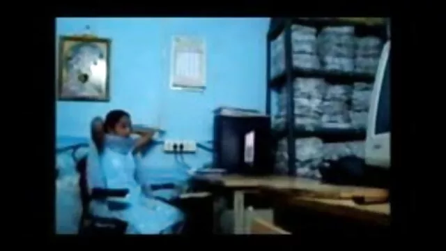 लंबे बालों वाली अदरक से पता चलता है कि वह कार्रवाई एक्स एक्स एक्स बीपी फिल्म के लिए तैयार है