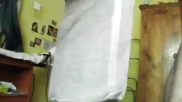 - उसे गधा ब्याजख़ोर देसी बीपी मूवी का दुकान में बेचता है उसे कार वापस पाने के लिए